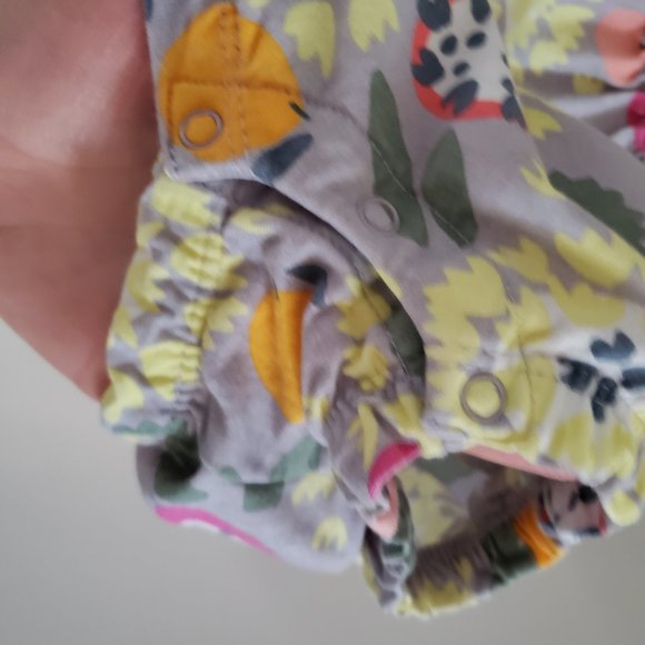 Tea Collection cross-backed romper 3-6 months - Picture 5 of 7